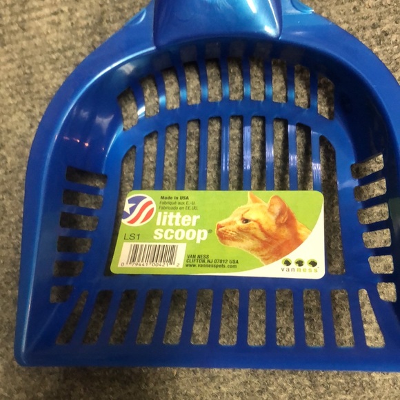2 litter scoops and 1 play toy for cats. Never used. - Picture 5 of 8